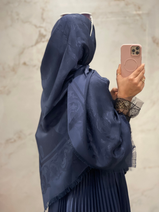 روسری ابریشم ژاکارد لمه طرح سلطنتی