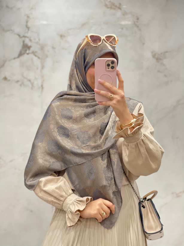 روسری ابریشم ژاکارد لمه دار طرح گل ش،نل