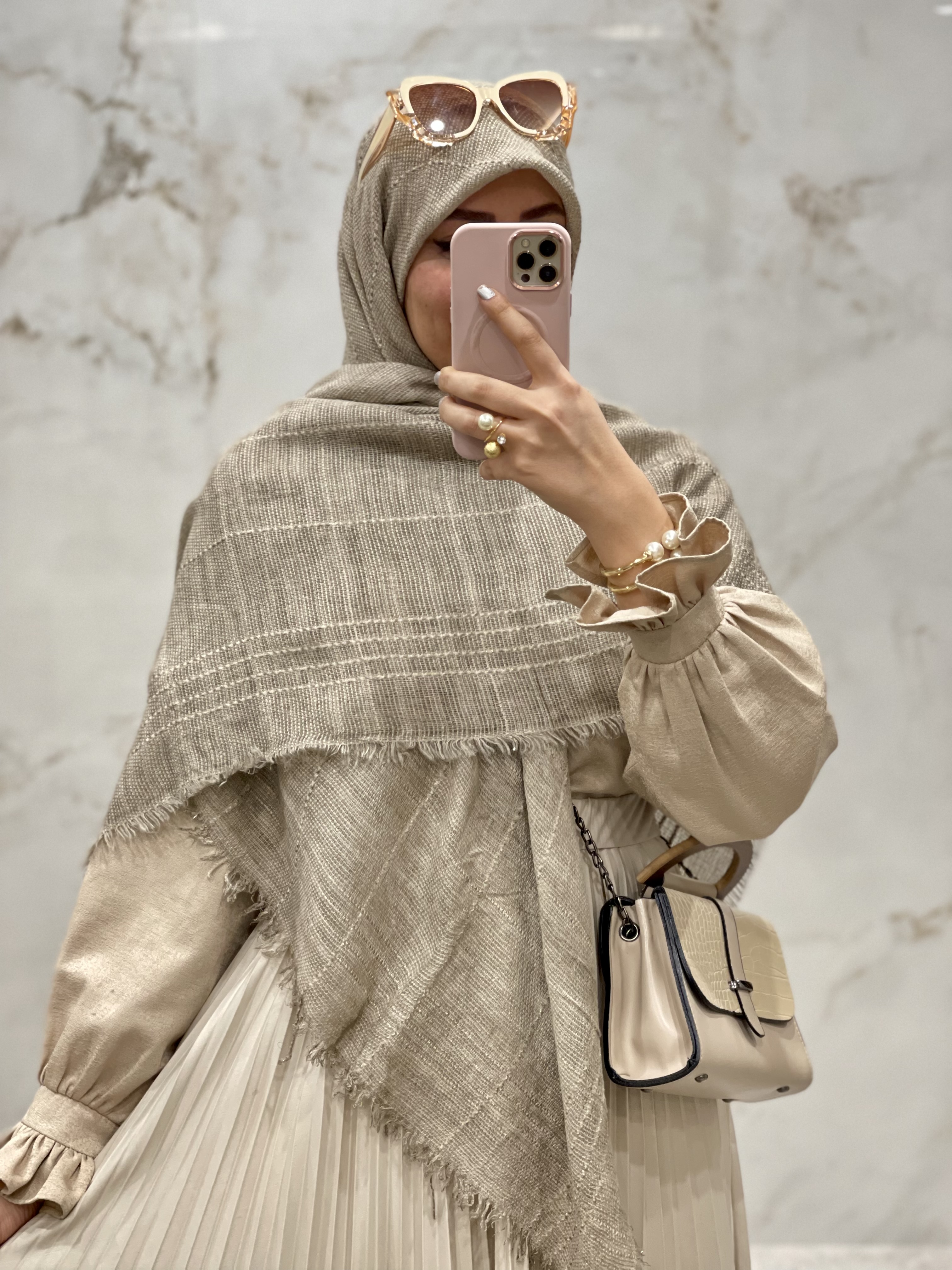 روسری نخی کنفی وارداتی قواره ۱۴۰ کد ۱۰۴