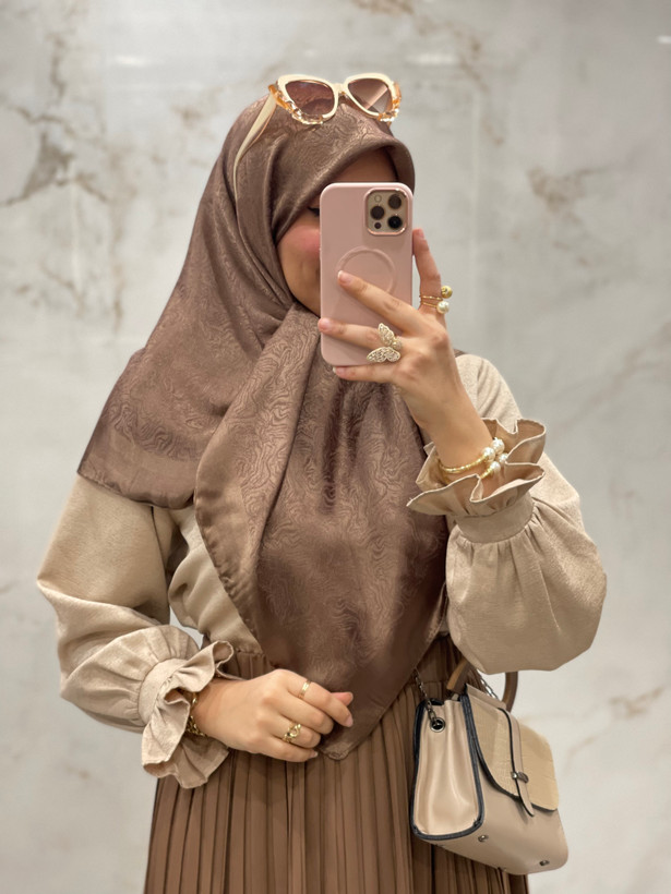 روسری ابریشم ژاکارد لمه دار طرح موج ۱۴۲