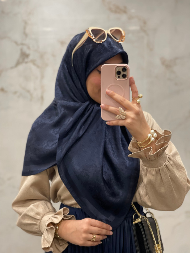 روسری ابریشم ژاکارد لمه دار کد ۱۴۶