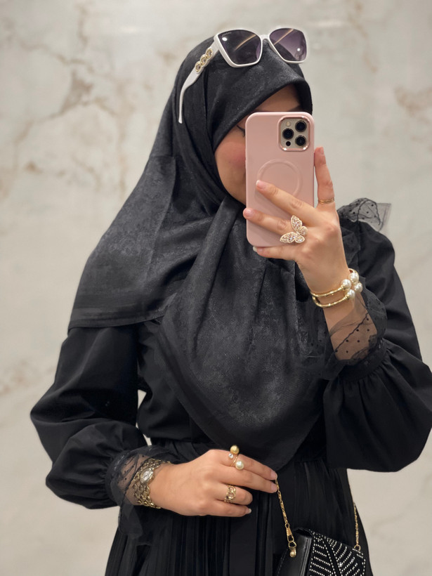 روسری مشکی ابریشم ژاکارد لمه دار طرح گل
