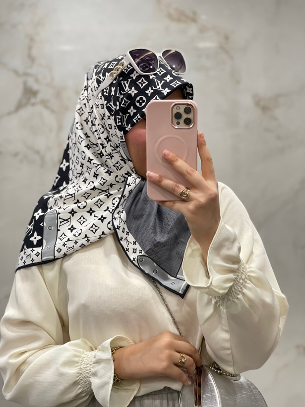 روسری ابریشم کجراه مجلسی وارداتی طرح ال وی