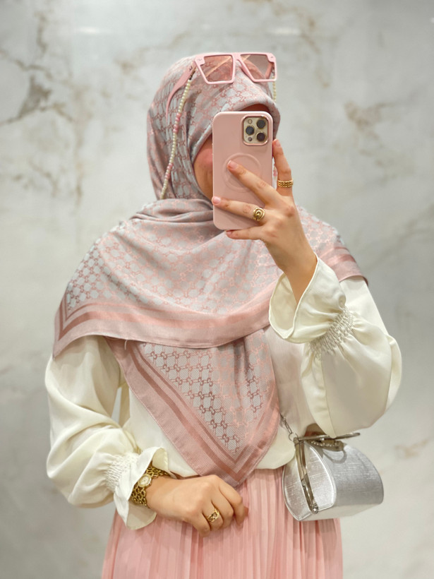 روسری ابریشم ژاکارد لمه دار کد ۱۷۳