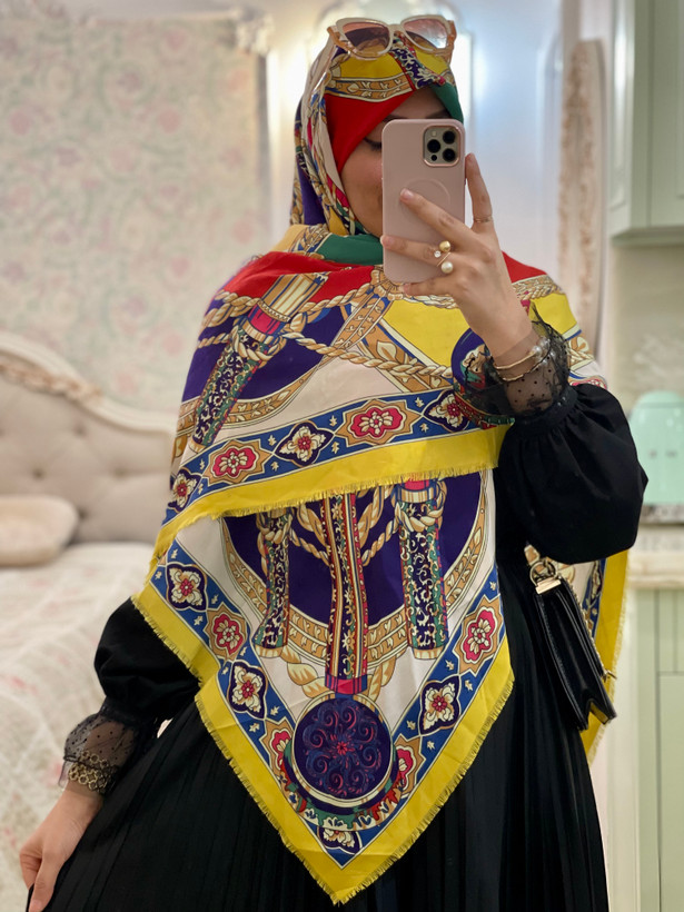 روسری نخی وارداتی طرح رونیکا