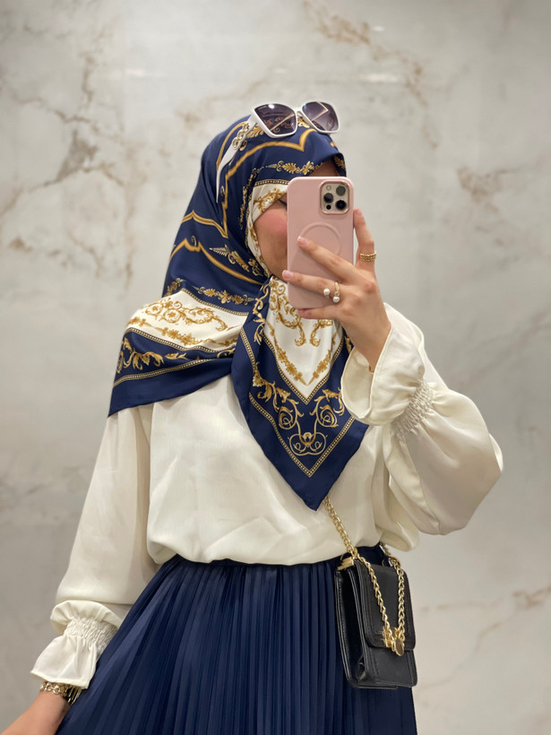 روسری ابریشم کجراه مجلسی طرح سلطنتی کد ۱۸۳