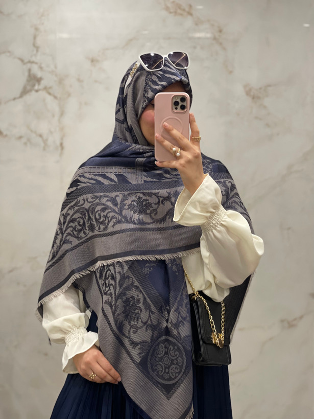 روسری ابریشم ژاکارد لمه دار کد ۱۸۵