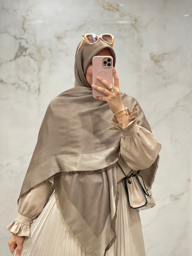 روسری بامبو شاین قواره ۱۴۰ رنگ کرم بژ