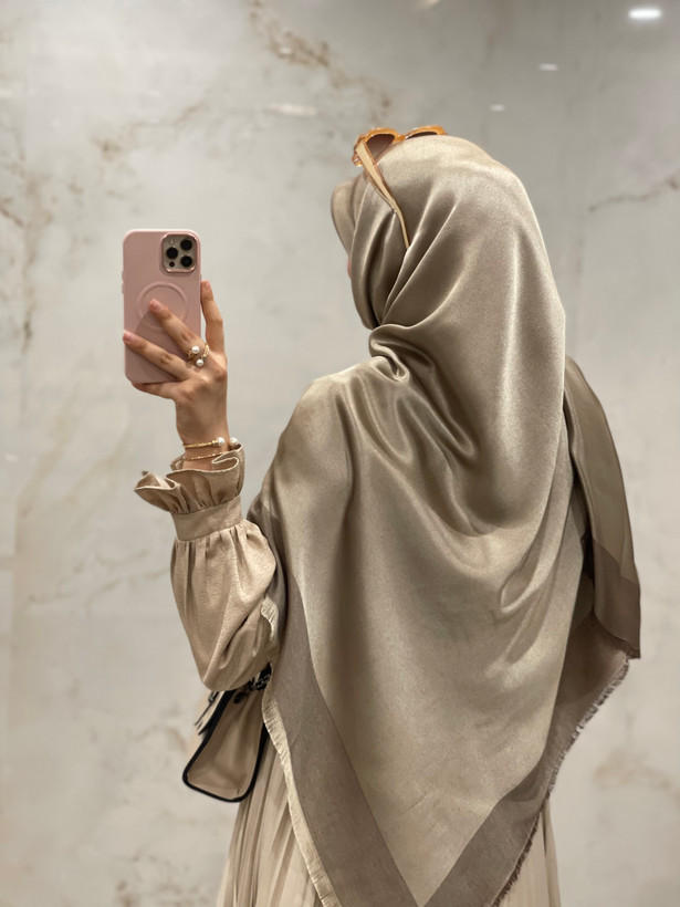 روسری بامبو شاین قواره ۱۴۰ رنگ کرم بژ