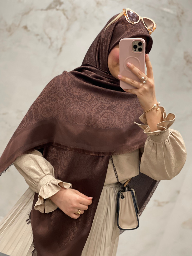 روسری ابریشم ژاکارد لمه دار قهوه ای کد ۱۹۳