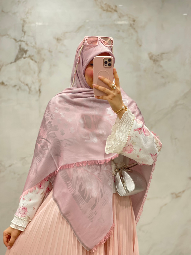 روسری ابریشم ژاکارد لمه دار کد ۱۹۴