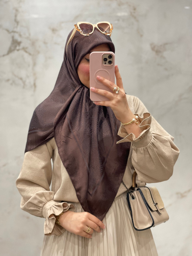 روسری ابریشم ژاکارد لمه دار طرح موج