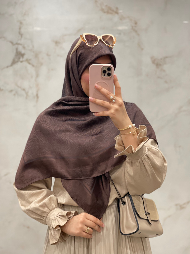 روسری ابریشم ژاکارد لمه دار طرح موج