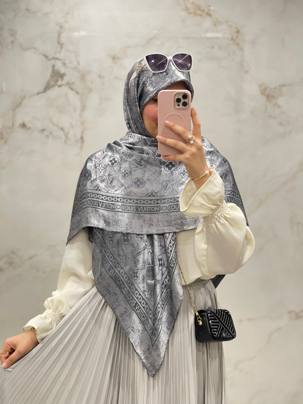 روسری ابریشم ژاکارد ترک وارداتی طرح ال وی🇹🇷