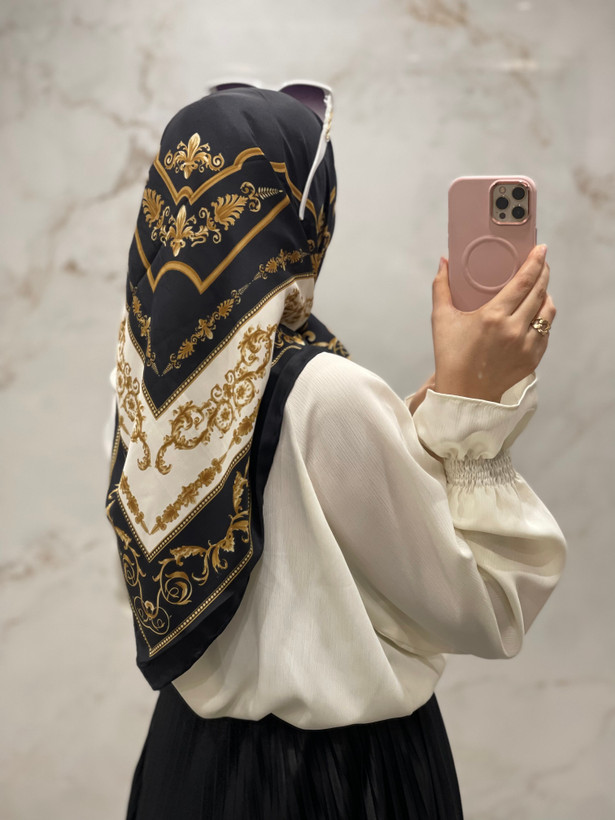 روسری ابریشم کجراه طرح سلطنتی