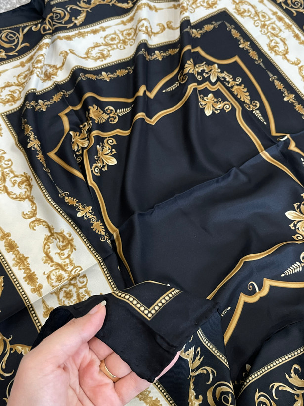 روسری ابریشم کجراه طرح سلطنتی