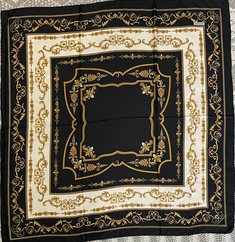 روسری ابریشم کجراه طرح سلطنتی