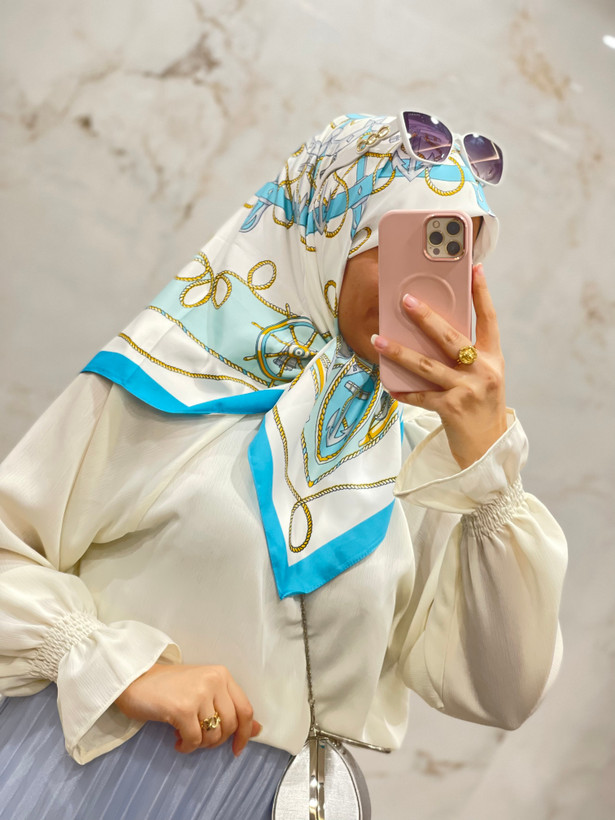 روسری ابریشم وارداتی طرح رویا