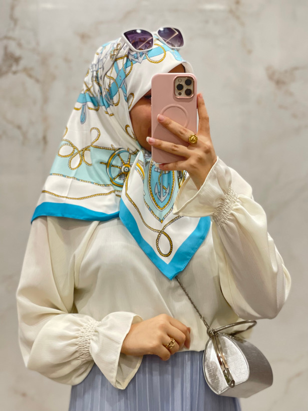 روسری ابریشم وارداتی طرح رویا