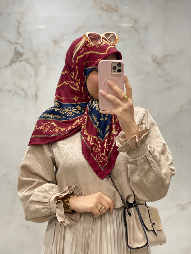 روسری ابریشم کجراه طرح سلطنتی