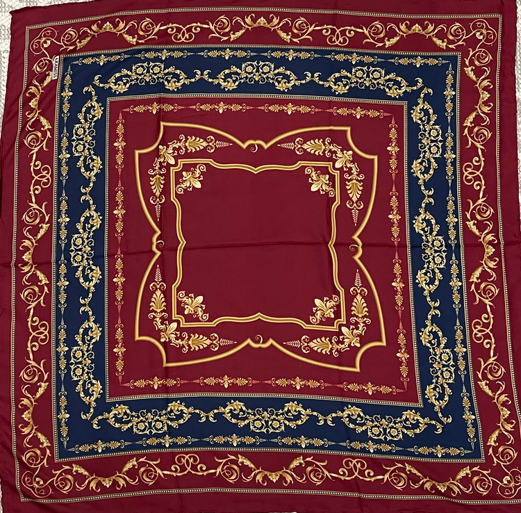 روسری ابریشم کجراه طرح سلطنتی