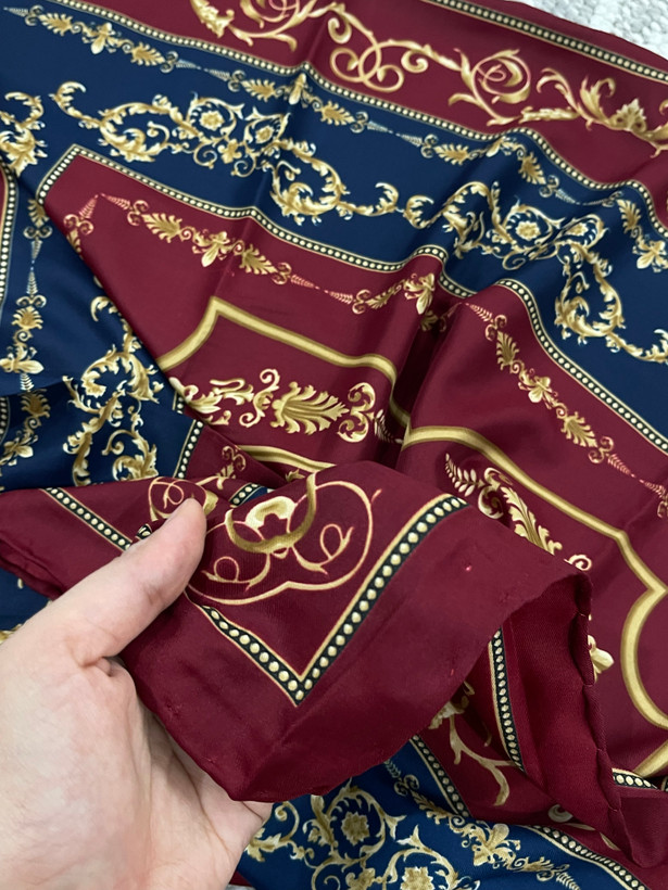 روسری ابریشم کجراه طرح سلطنتی