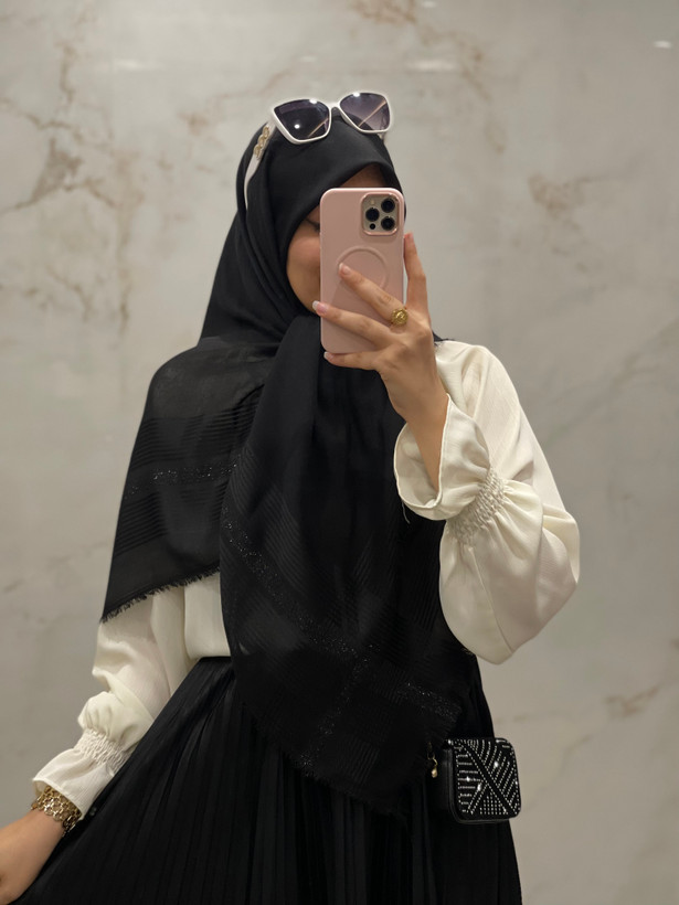 روسری مشکی نخی حاشیه لمه دار