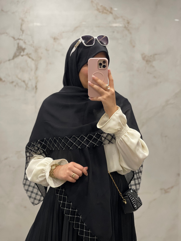 روسری مشکی نخی حاشیه دور تور