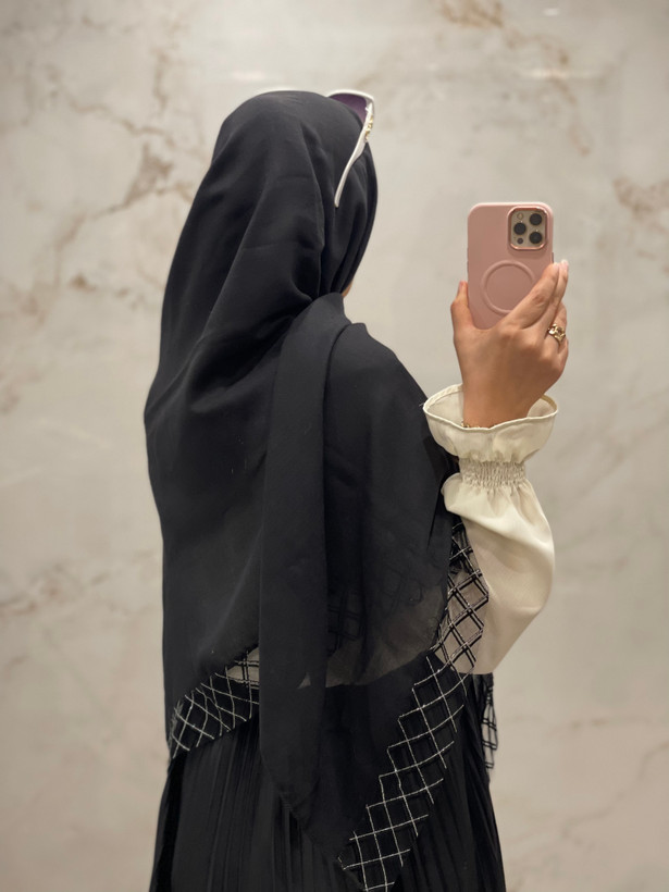 روسری مشکی نخی حاشیه دور تور