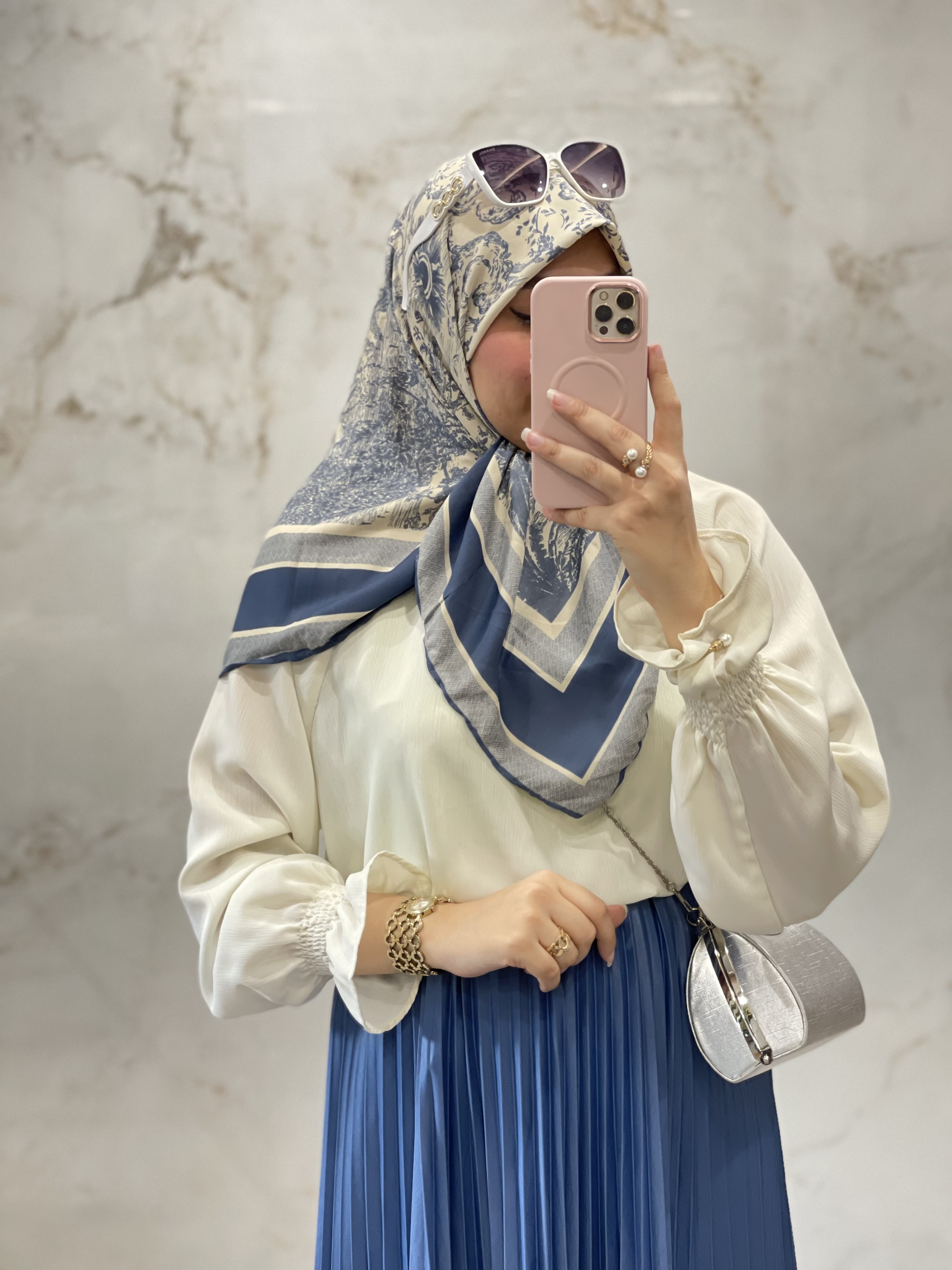روسری ابریشم کجراه طرح دیور