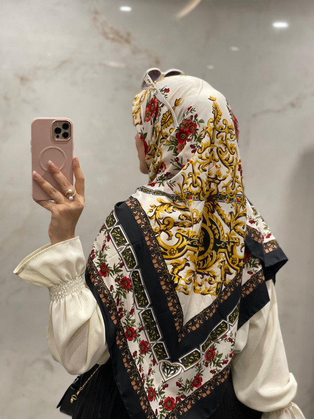 روسری ابریشم کجراه طرح گل