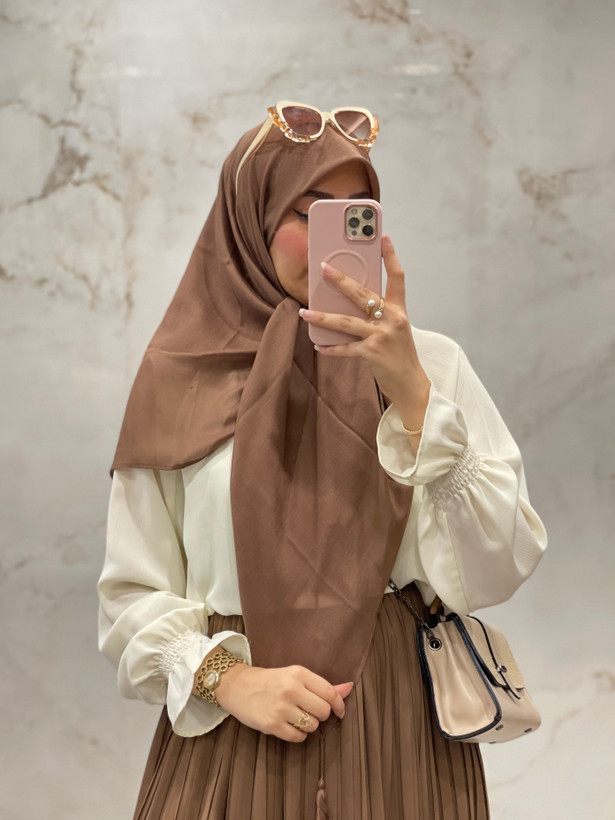 روسری نخی ساده رنگ موکا قهوه ای