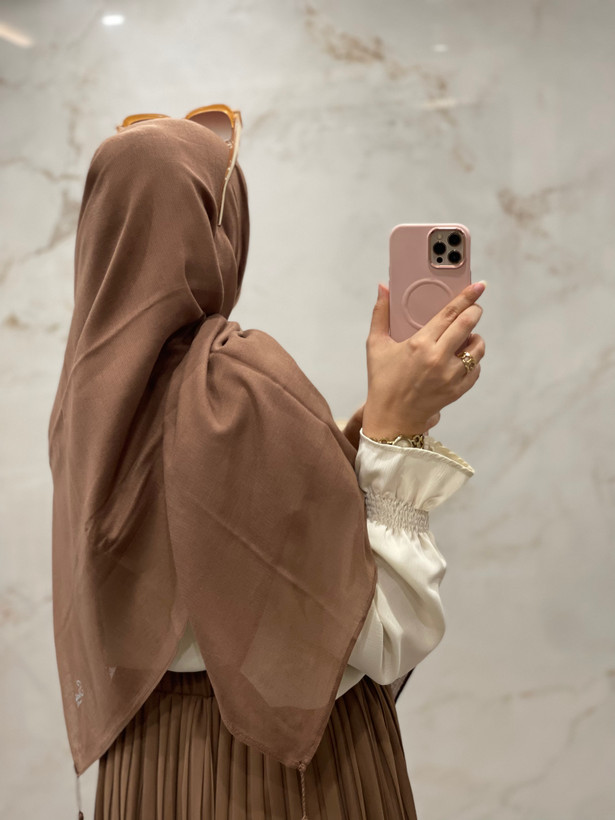 روسری نخی ساده رنگ موکا قهوه ای