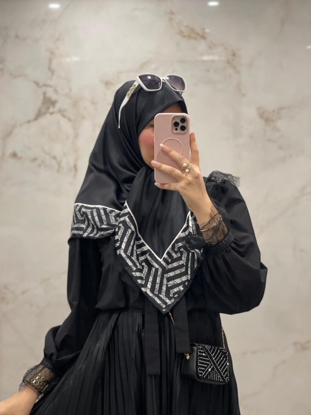 روسری ابریشمی مشکی دور حاشیه طرح گوچی