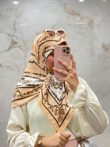 روسری ابریشم کجراه مجلسی طرح سلطنتی