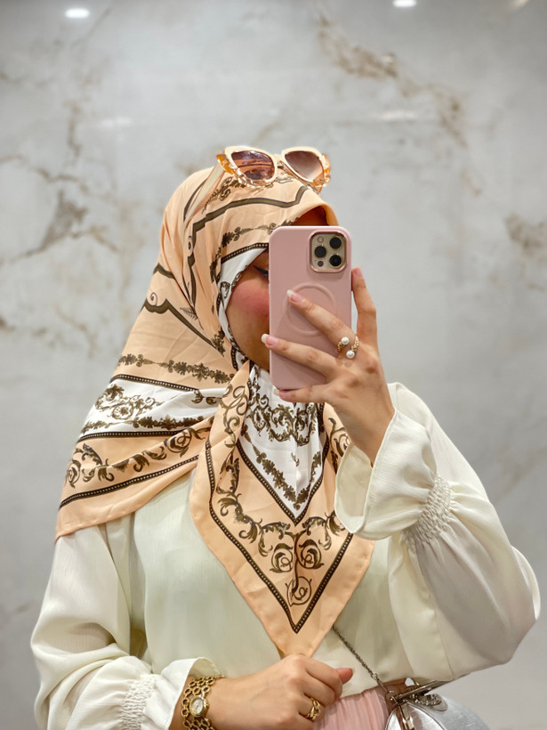 روسری ابریشم کجراه مجلسی طرح سلطنتی