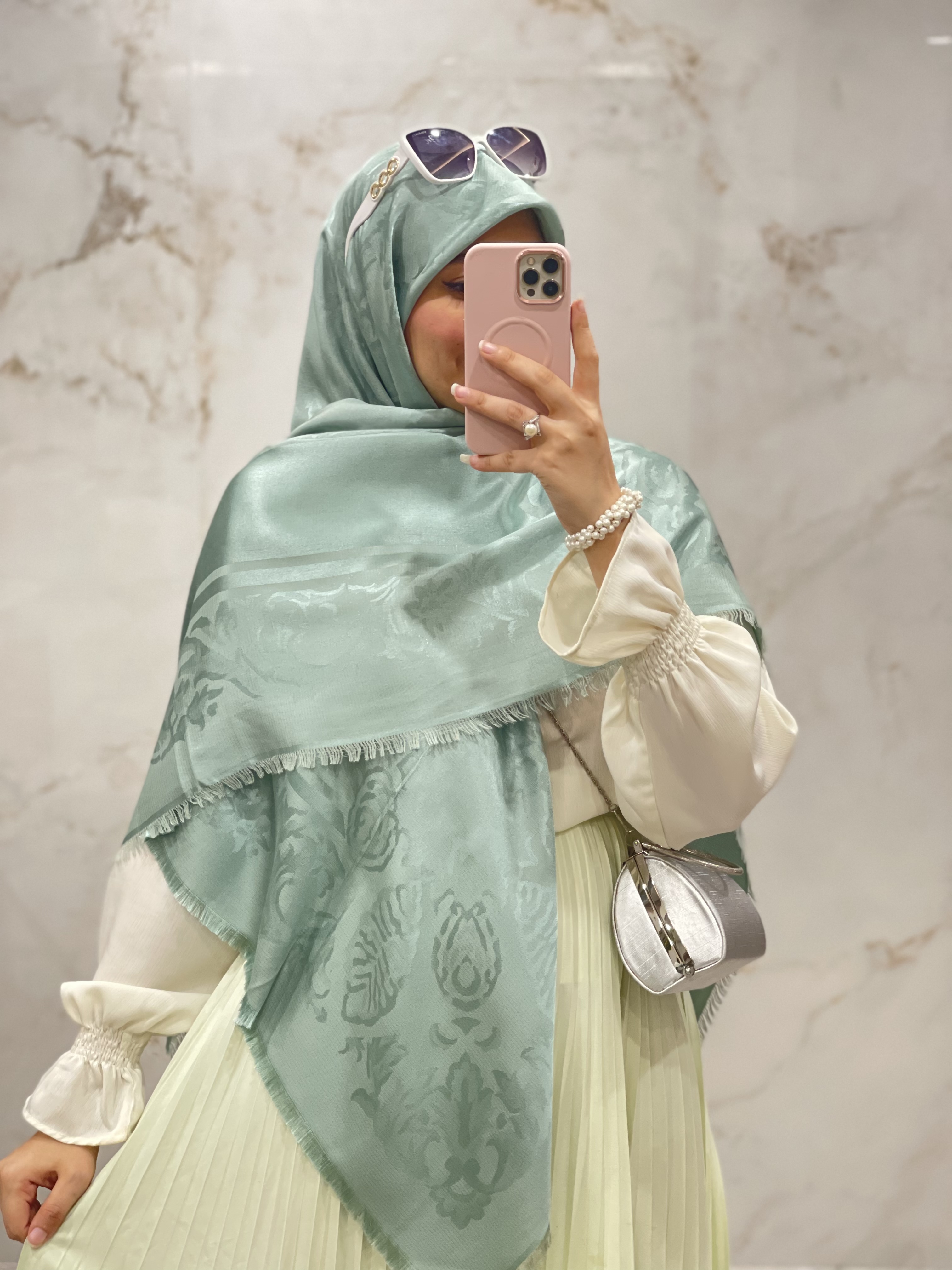 روسری ابریشم ژاکارد لمه دار قواره ۱۴۰