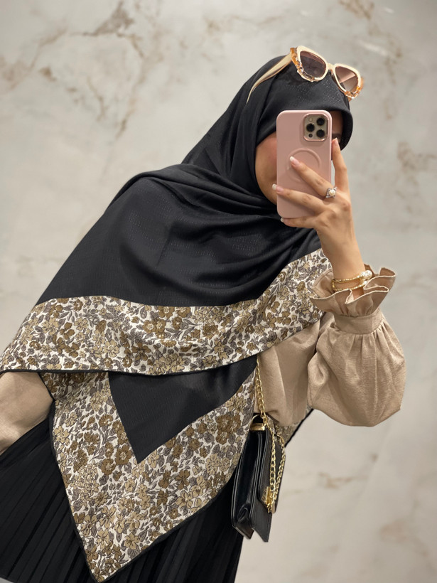 روسری نخ گارزا مشکی حاشیه طرحدار قواره ۱۴۰ کد ۲۲