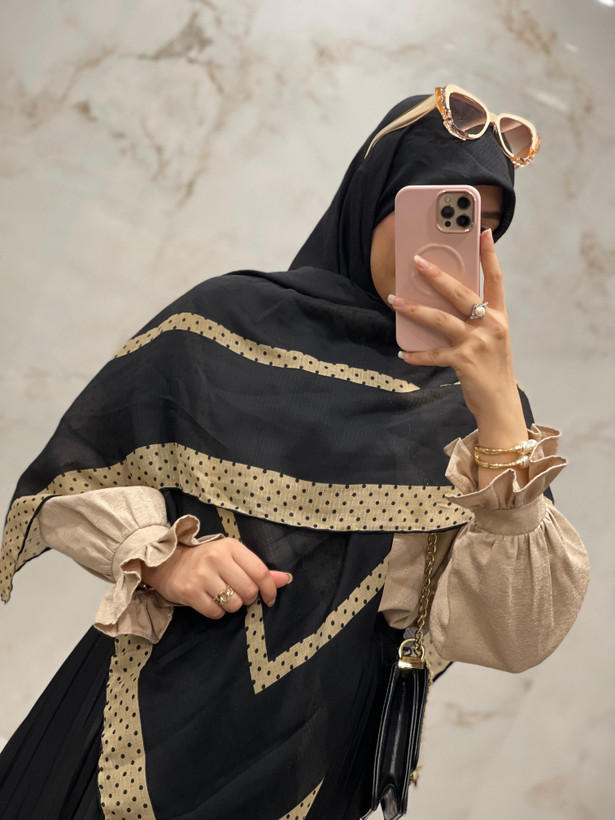 روسری نخ گارزا مشکی حاشیه توپی کد ۲۴