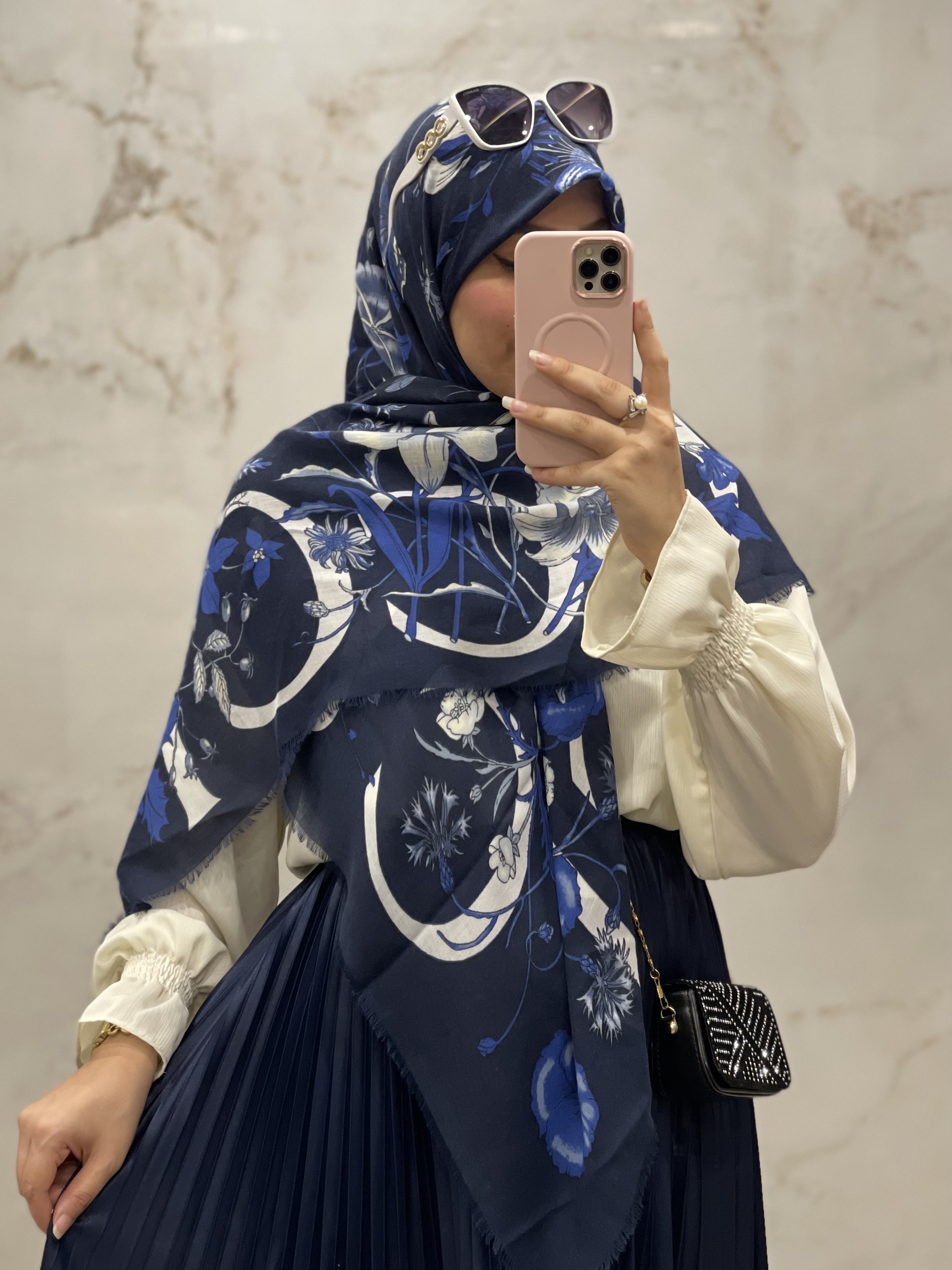 روسری نخ مودال وارداتی بسیار خنک سورمه ای