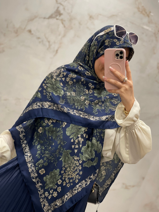 روسری نخی سیااسکارف سورمه ای طرح گل
