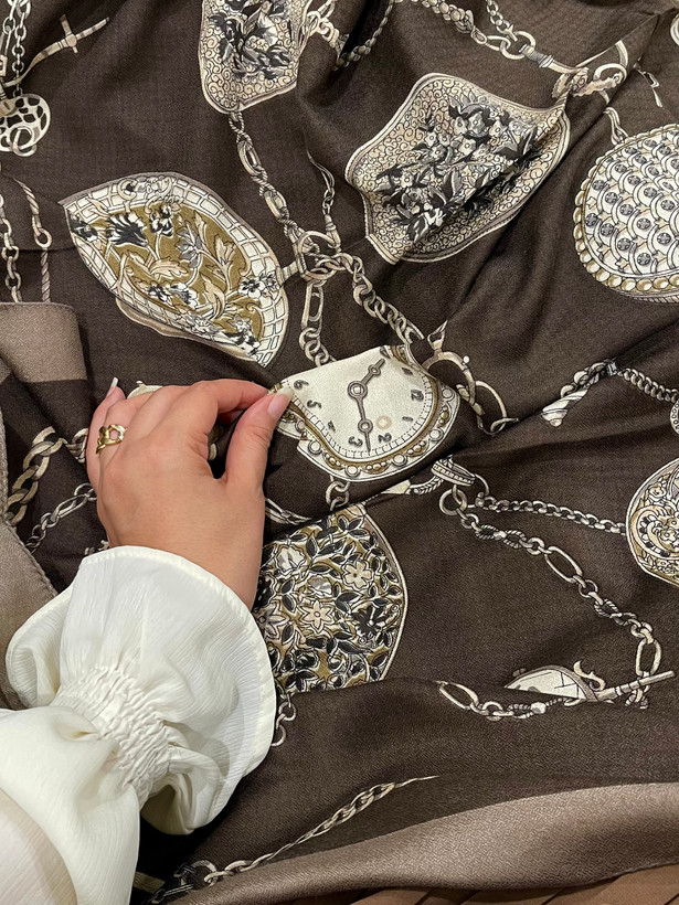 روسری نخی سیااسکارف طرح نگین زنجیری کد ۳۱