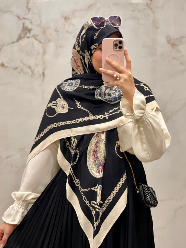 روسری نخی سیااسکارف طرح زنجیری کد ۳۳