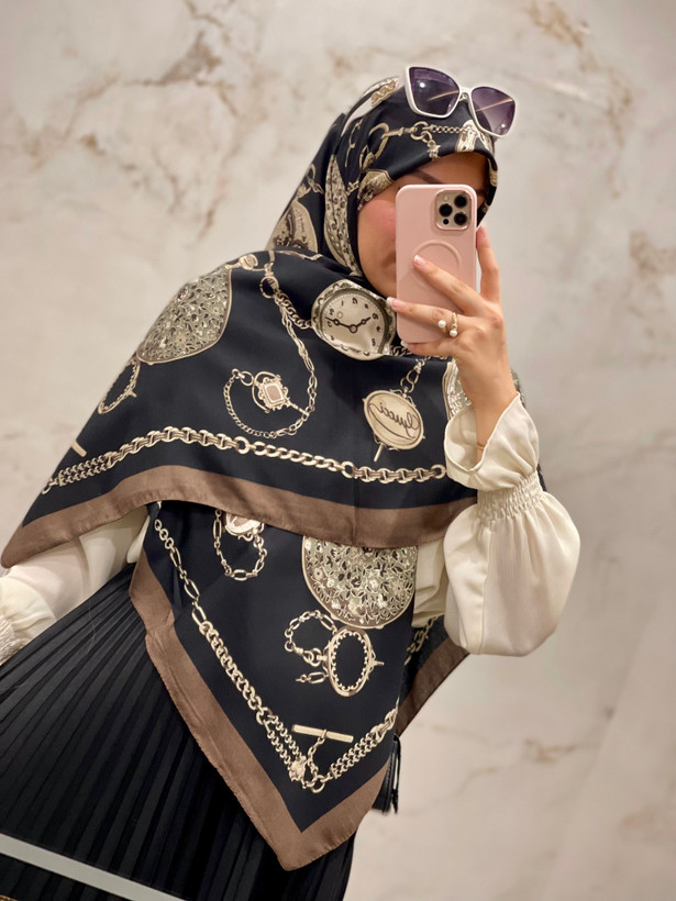روسری نخ سیااسکارف طرح نگین زنجیری کد ۳۵